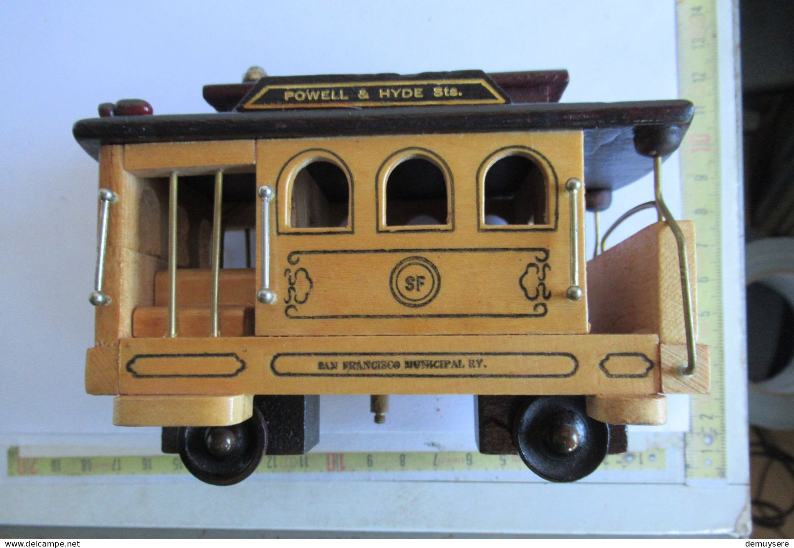 Lase 2 -  Collectible Houten Trolley Kabelbaan San Francisco "Powell & Hyde Sts" Muziekdoos - Dozen