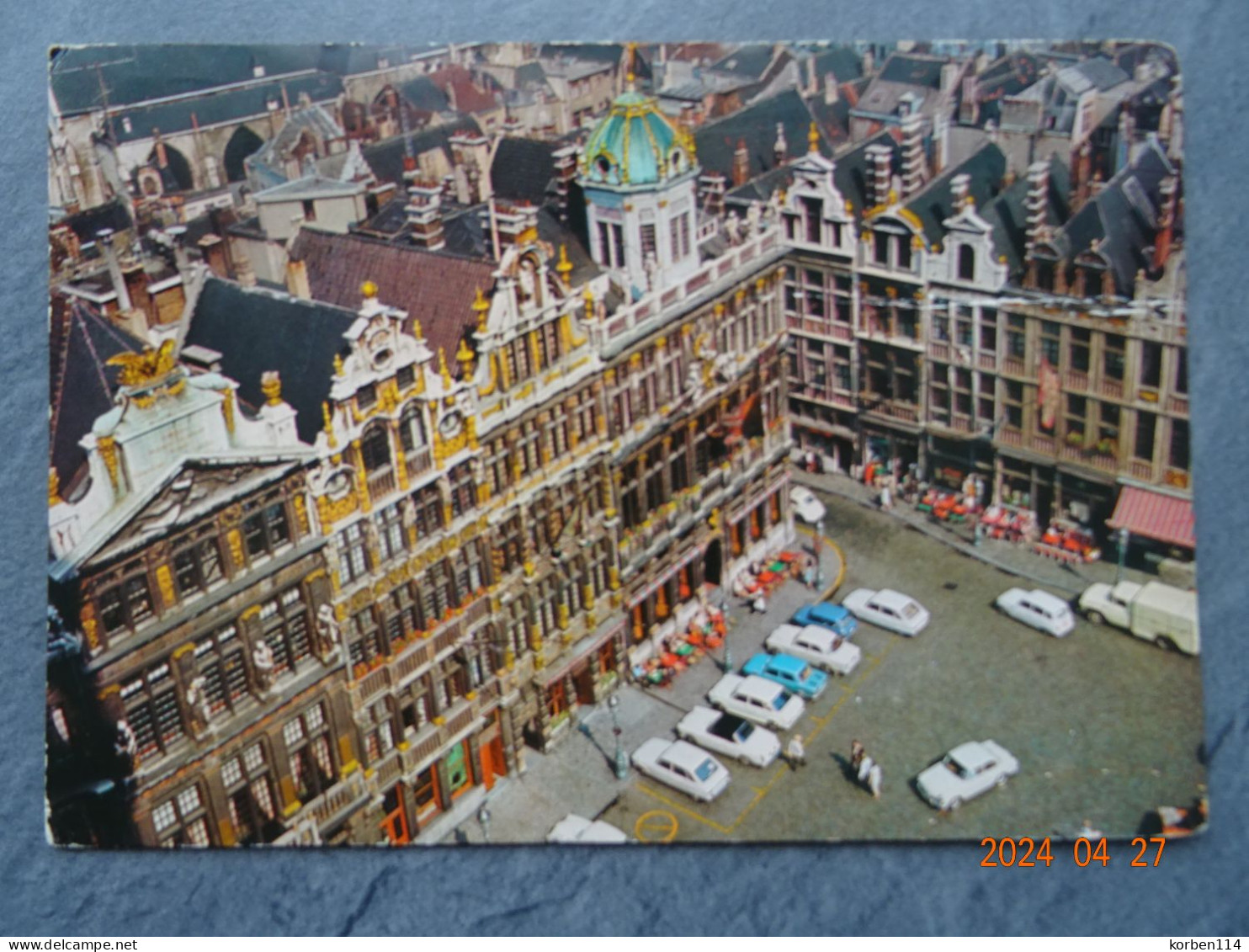 HOEK VAN DE GROTE MARKT - Piazze