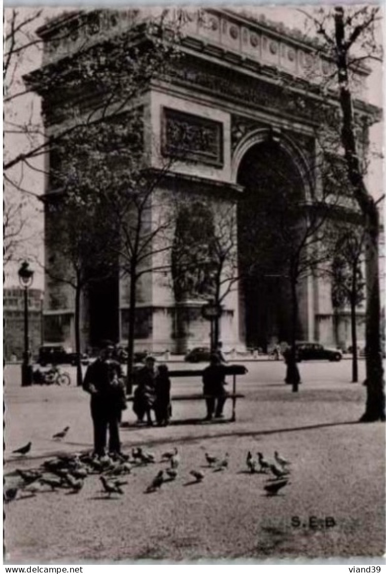 PARIS. -  La  Place De L'Etoile      Non Circulée - Arc De Triomphe