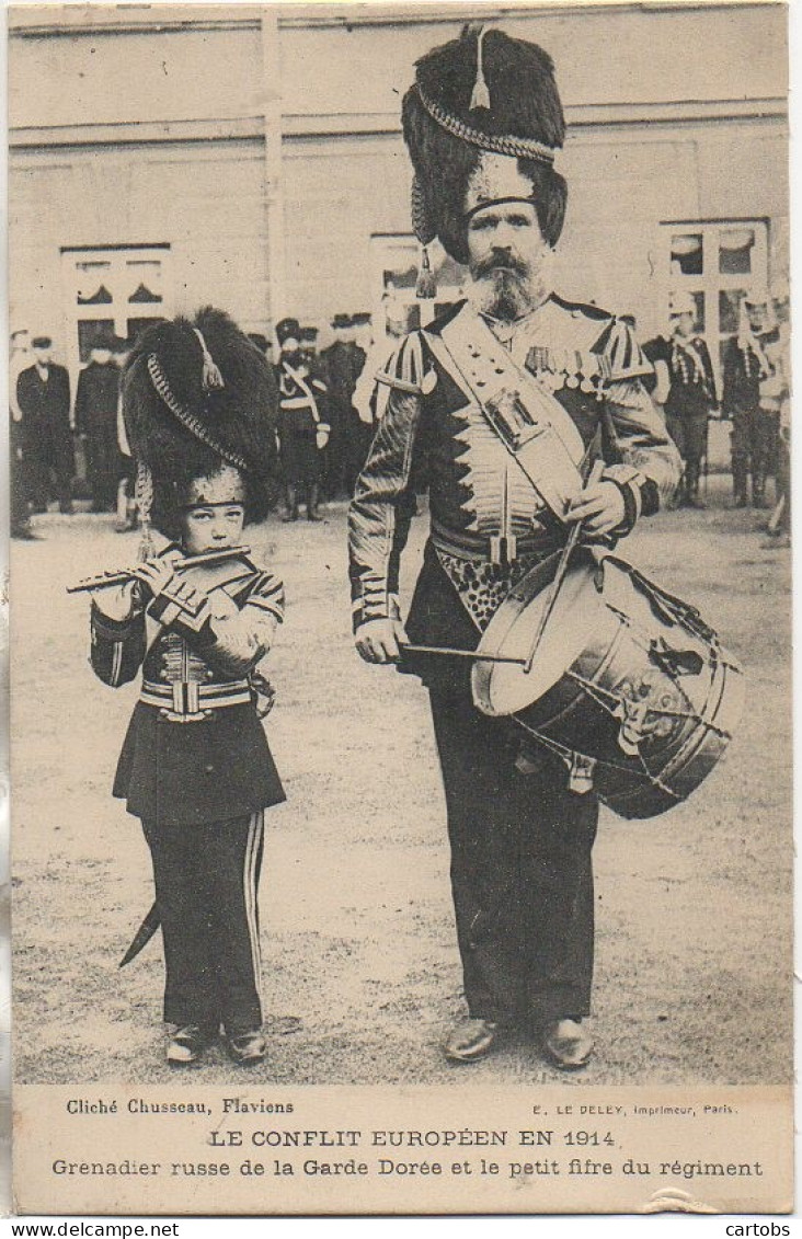 GUERRE 14-18  Grenadier Russe De La Garde Dorée Et Le Petit Fifre Du Régiment - Guerre 1914-18