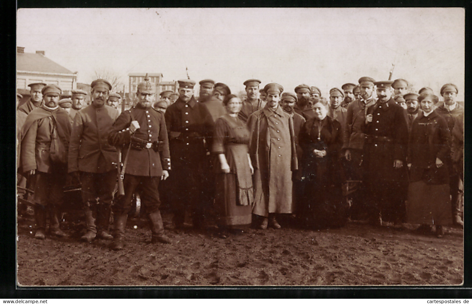 Foto-AK Russische Kriegsgefangene Und Damen, Erster Weltkrieg  - Weltkrieg 1914-18