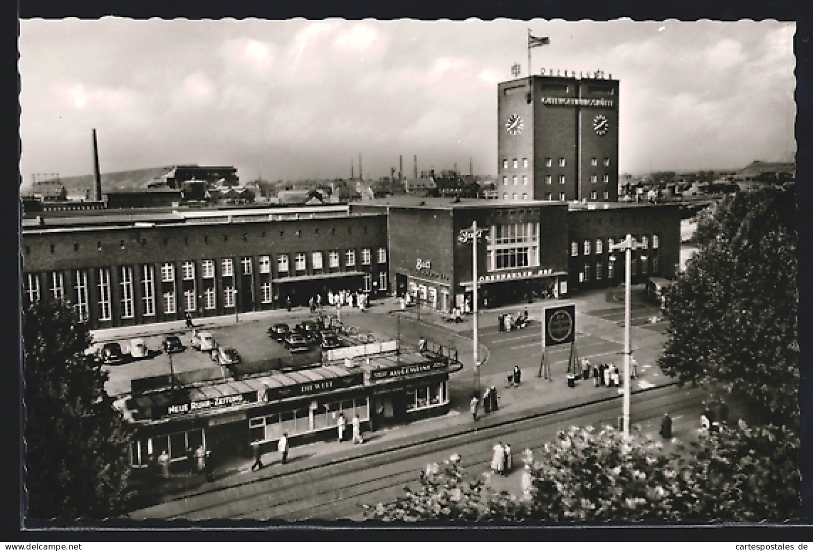 AK Oberhausen /Rhld., Hauptbahnhof Mit Parkplatz Und Passanten  - Oberhausen