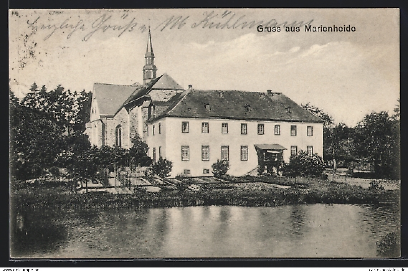 AK Marienheide, Weisses Gebäude Und Kirche Vom Wasser Aus  - Other & Unclassified