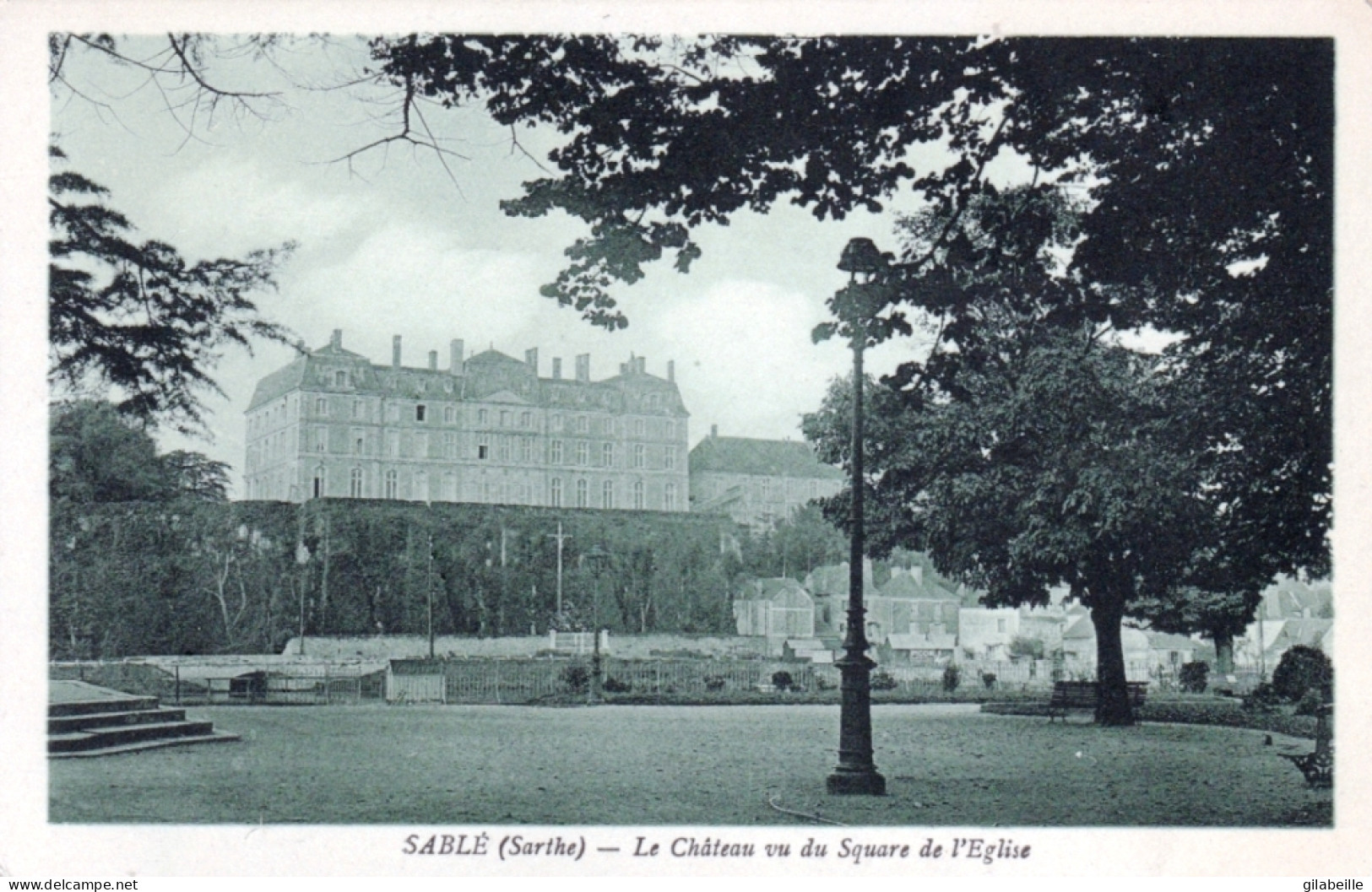 72 - Sarthe - SABLE SurSARTHE  - Le Chateau Vu Du Square De L'église - Sable Sur Sarthe