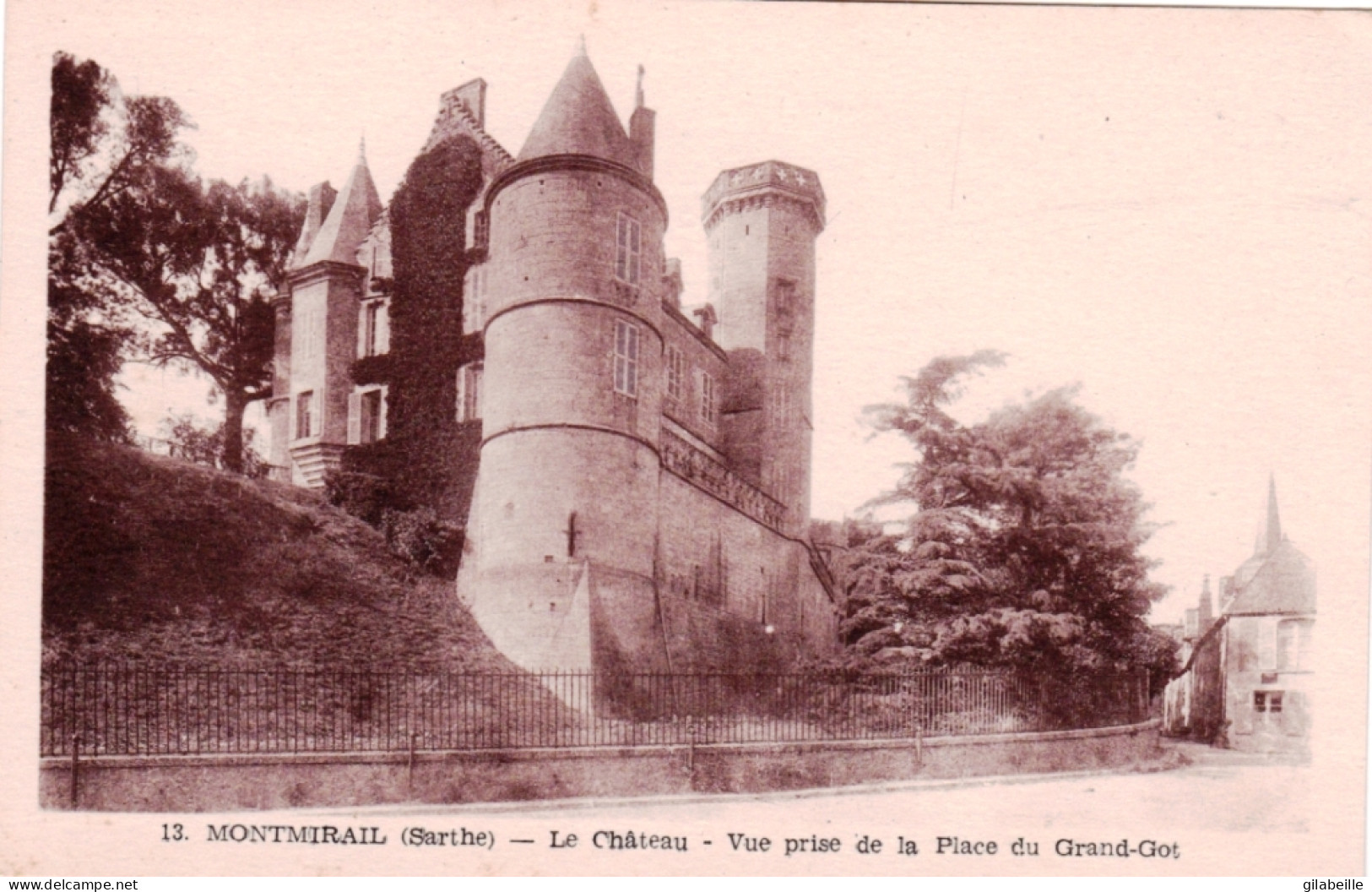 72 - Sarthe - MONTMIRAIL - Le Chateau - Vue Prise De La Place Du Grand Got - Other & Unclassified