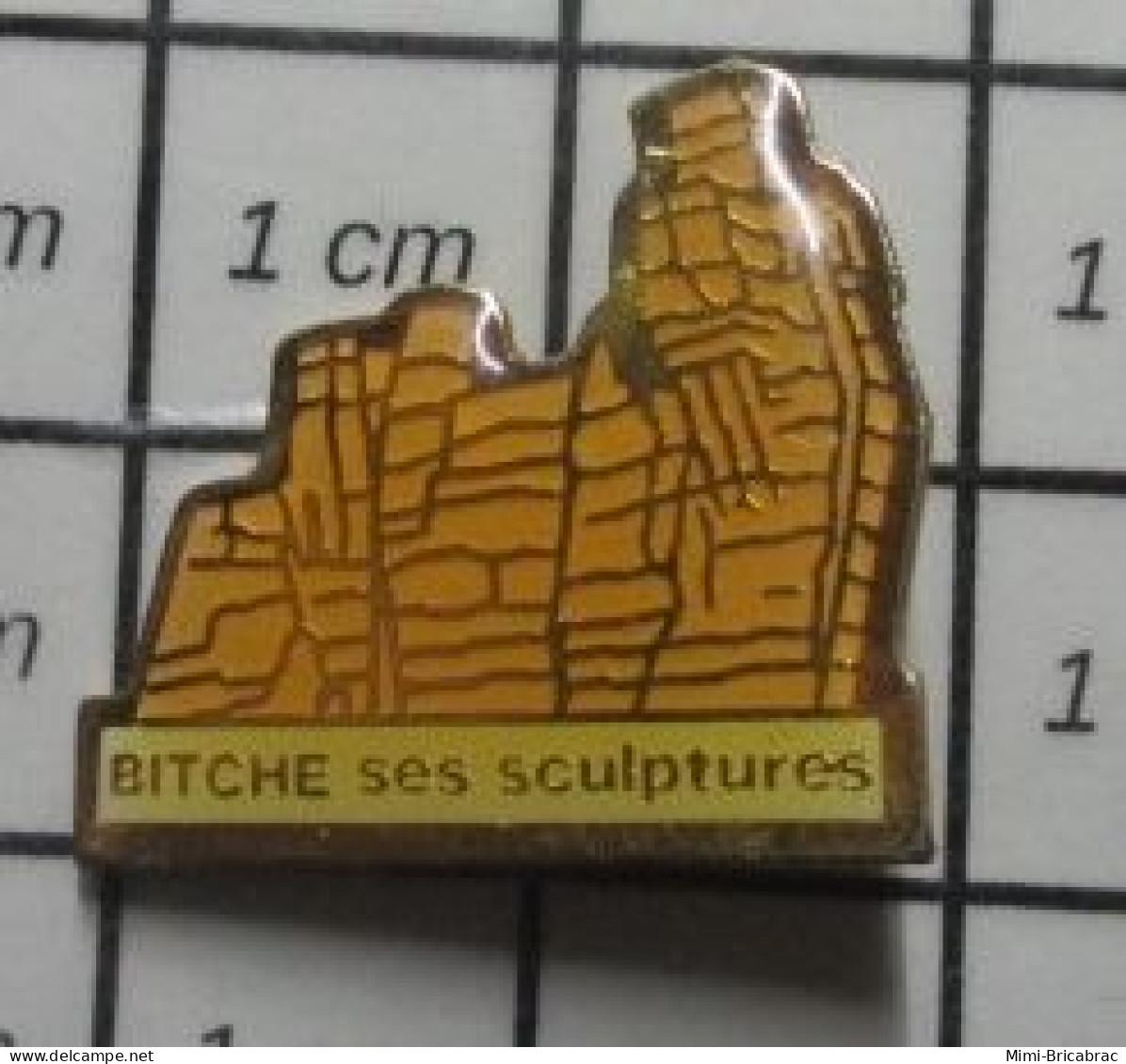 3617 Pin's Pins / Beau Et Rare / VILLES / Pas Omaha, Pas Utah , Pas Juno Ni Sword :  BITCHE La Capitale Du Volet ! - Städte