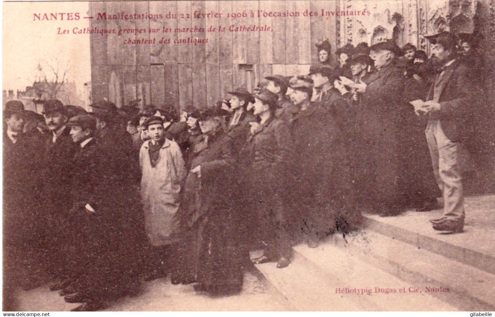 44 - NANTES - Manifestations Du 22 Février 1906 à L'occasion Des Inventaires - Les Catholiques Groupés Sur Les Marches - Nantes