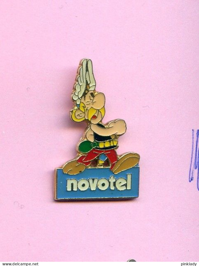 Rare Pins Bd Asterix Novotel Ab513 - Stripverhalen