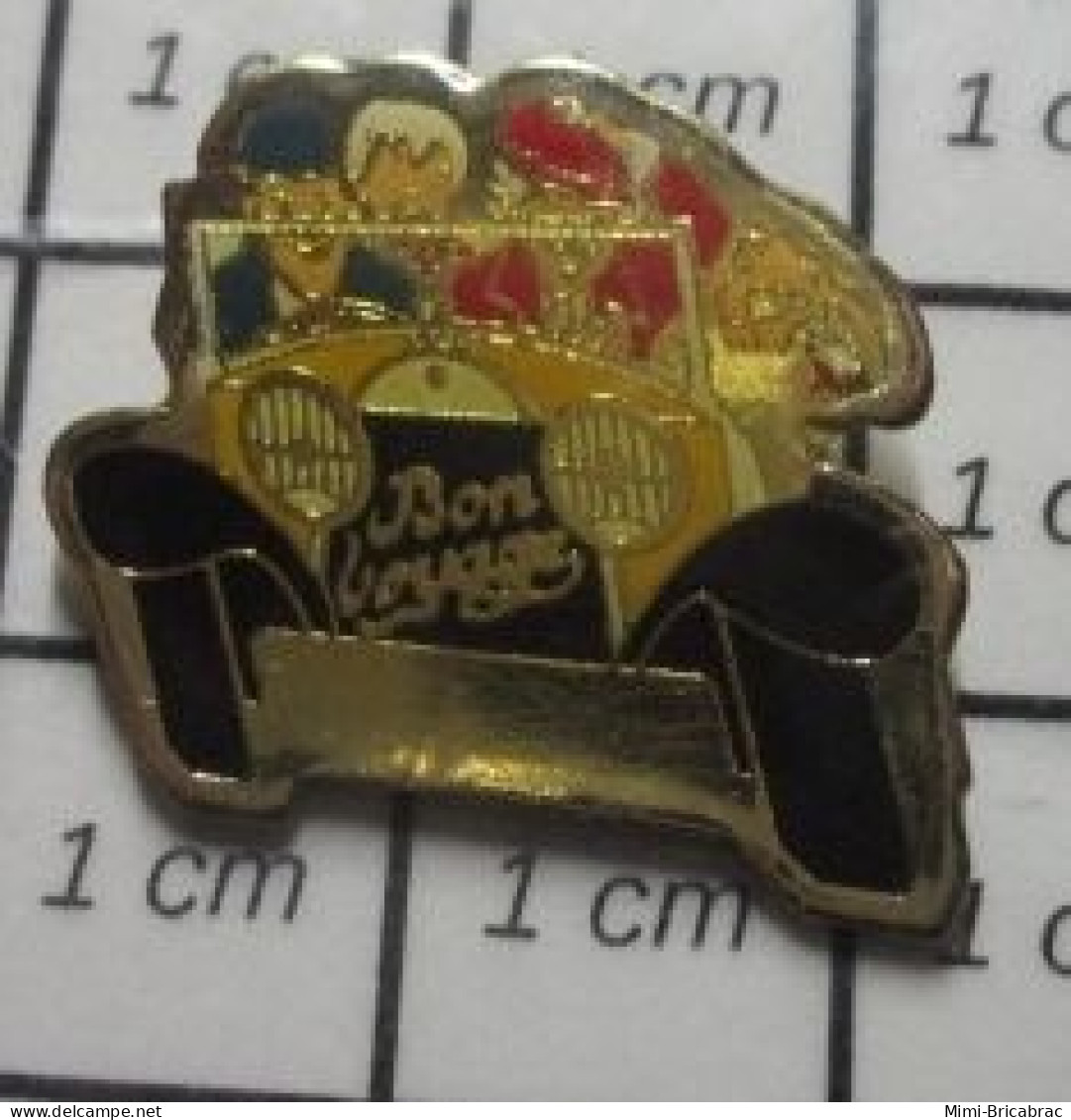 3617 Pin's Pins / Beau Et Rare / AUTOMOBILES / BON VOYAGE FAMILLE ET CHIEN EN VOITURE - Sonstige & Ohne Zuordnung