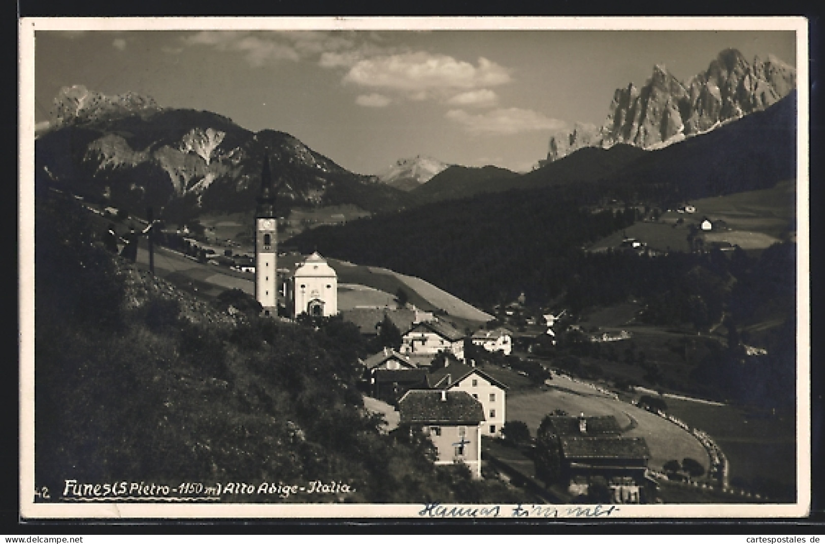 Cartolina Funes, Ortsansicht Mit Bergpanorama  - Sonstige & Ohne Zuordnung