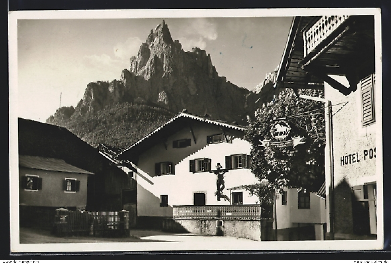 Cartolina Suisi, Ortspartie Mit Hotel Post Und Bergspitze  - Autres & Non Classés