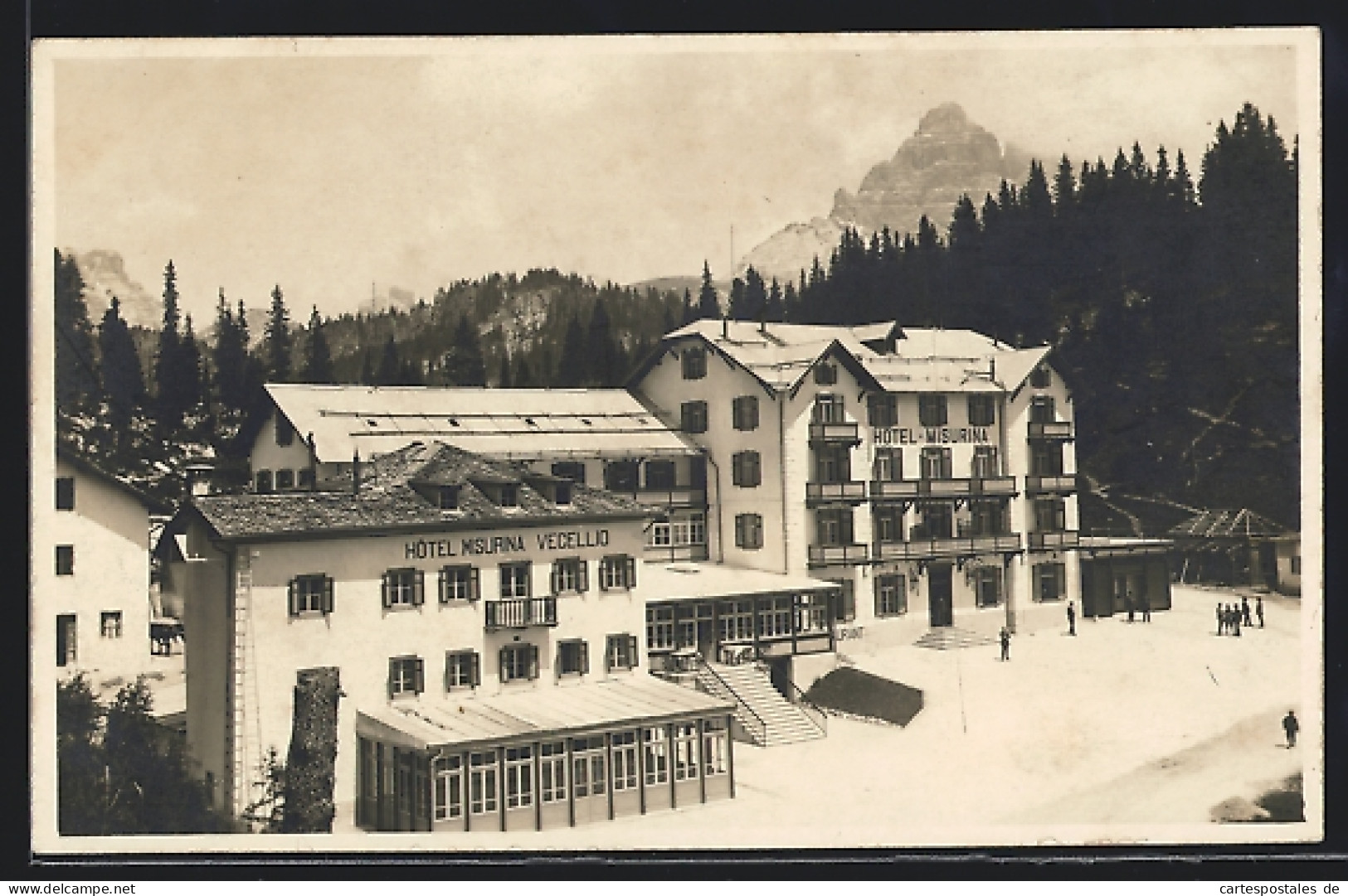 Cartolina Misurina, Hotel Misurina Vecellio Mit Berggipfel Im Winter  - Autres & Non Classés