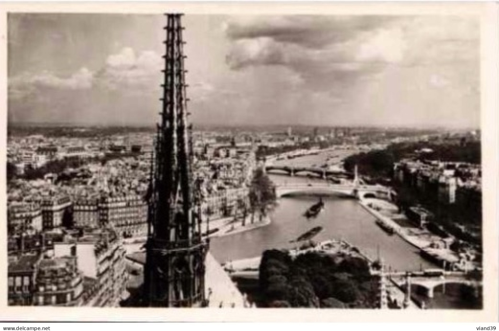 PARIS. -  Vue Panoramique De Paris Prise De Notre Dame. Coté Ils St Louis Pont Ste Geneviève . .    Non. Circulée - Notre Dame Von Paris