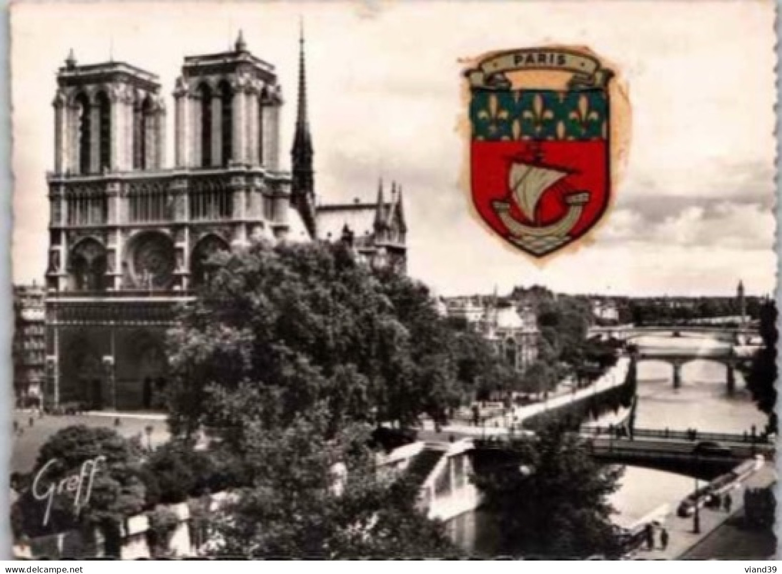 PARIS. -   Notre Dame Avec Ecusson Enseigne De Paris       Circulée - Notre Dame De Paris