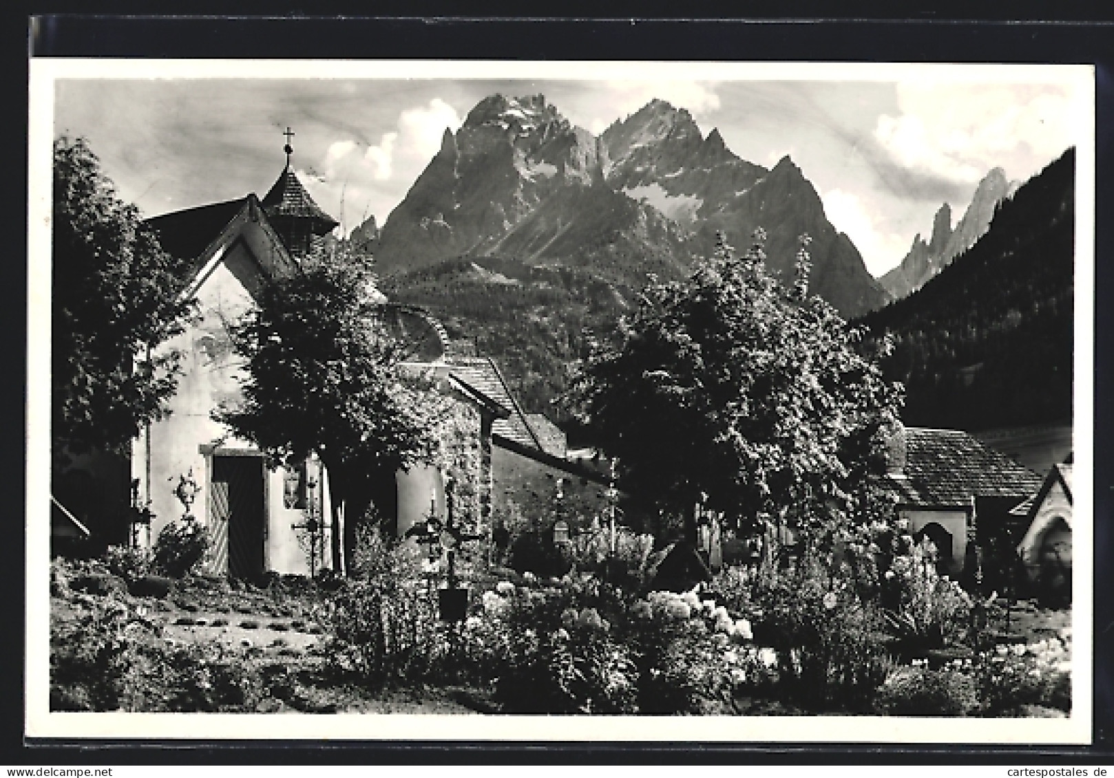 Cartolina Sexten /Pustertal, Friedhof Vor Berghintergrund  - Autres & Non Classés