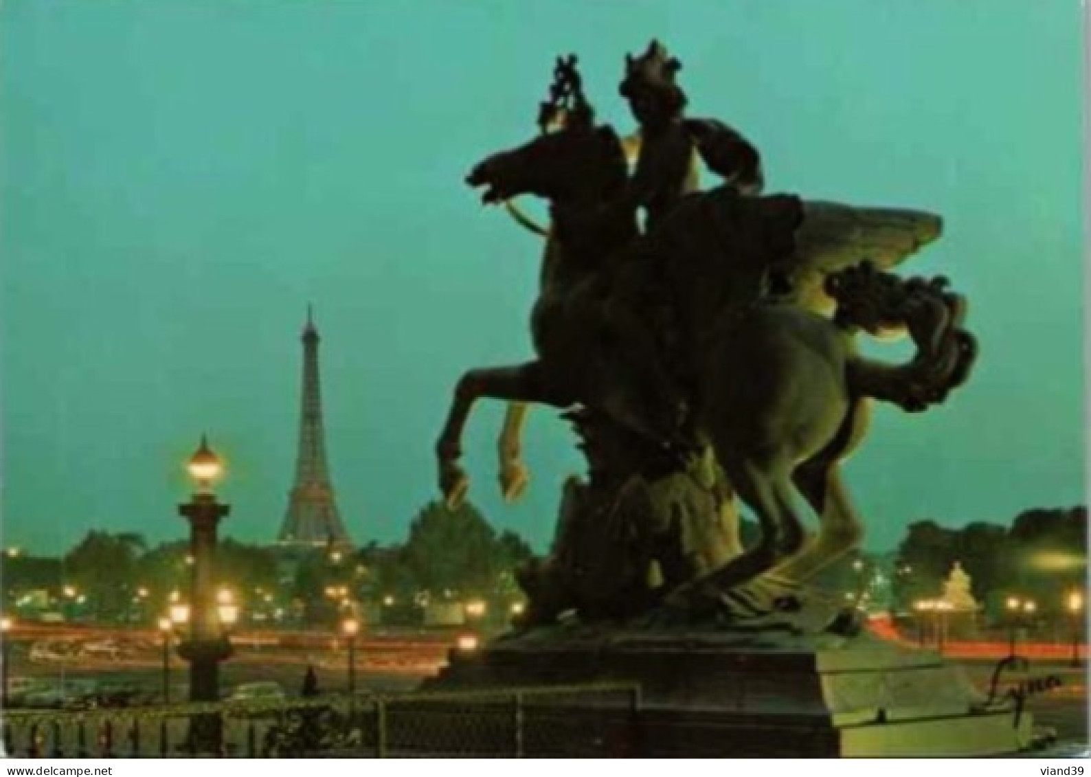 PARIS. -   Place De La Concorde, La Nuit Au Fond La Tour Eiffel.     Non  Circulée - Plätze