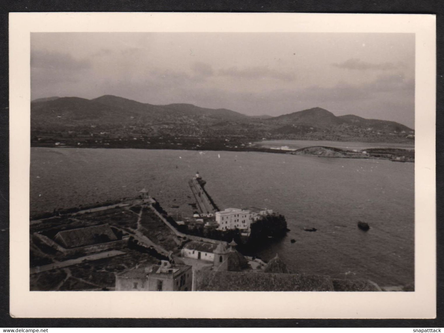 Jolie Photographie Des Iles Baléares, Ibiza, Entrée Du Port, Espagne Format 9 X 6,5 Cm - Orte