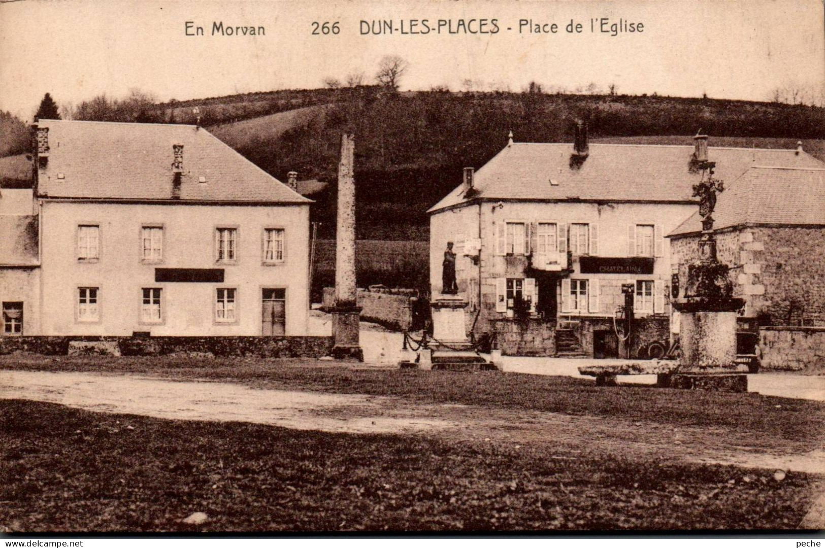 N°1297 W -cpa Dun Les Places -place De L'église- - Andere & Zonder Classificatie