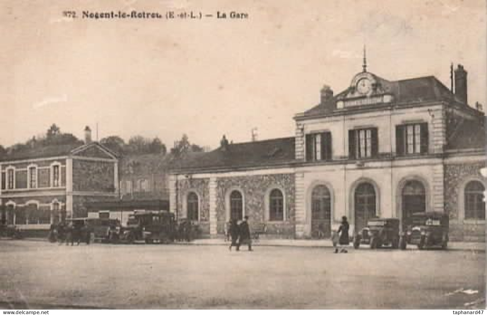 . 28 . NOGENT-le-RETROU . La Gare . Petite Animation, Voitures . - Nogent Le Rotrou