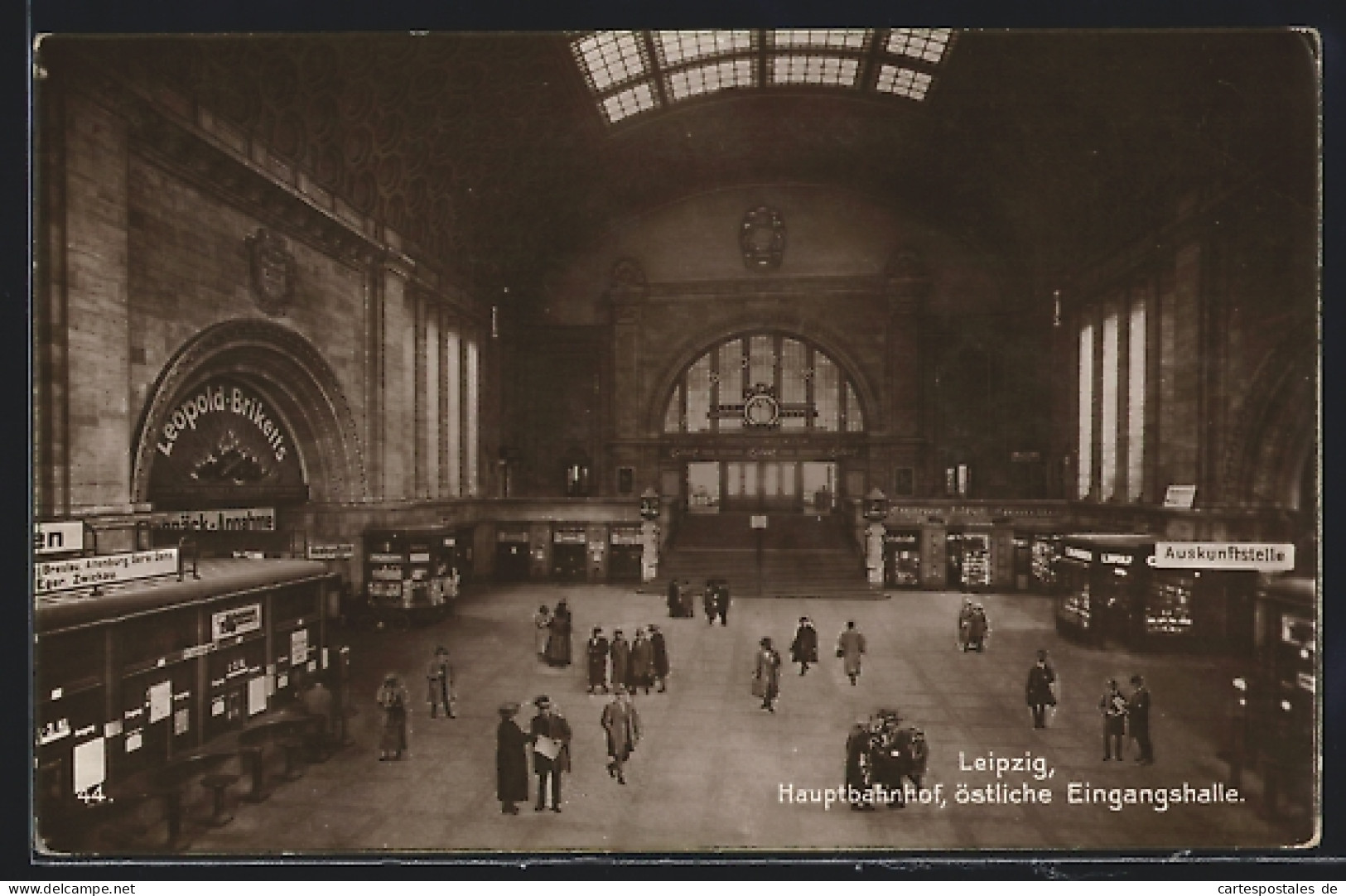 AK Leipzig, Hauptbahnhof, Östliche Eingangshalle Mit Menschen  - Leipzig