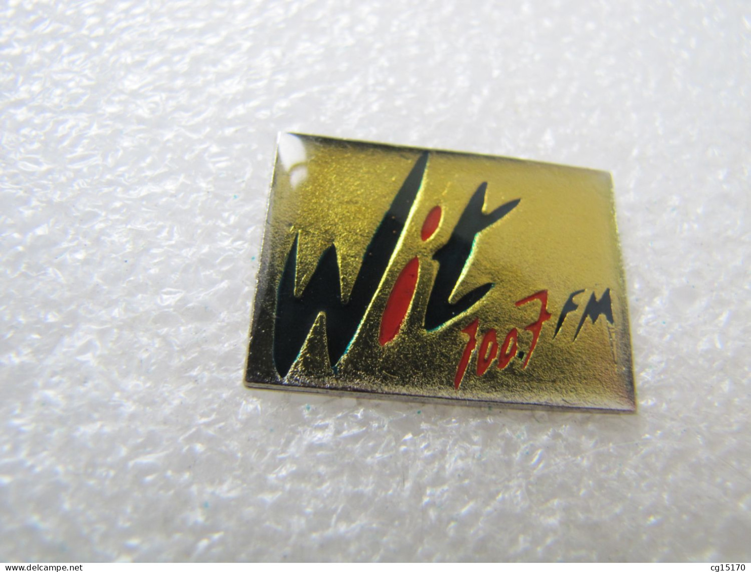 PIN'S    RADIO   WIT   100.7 FM - Medias