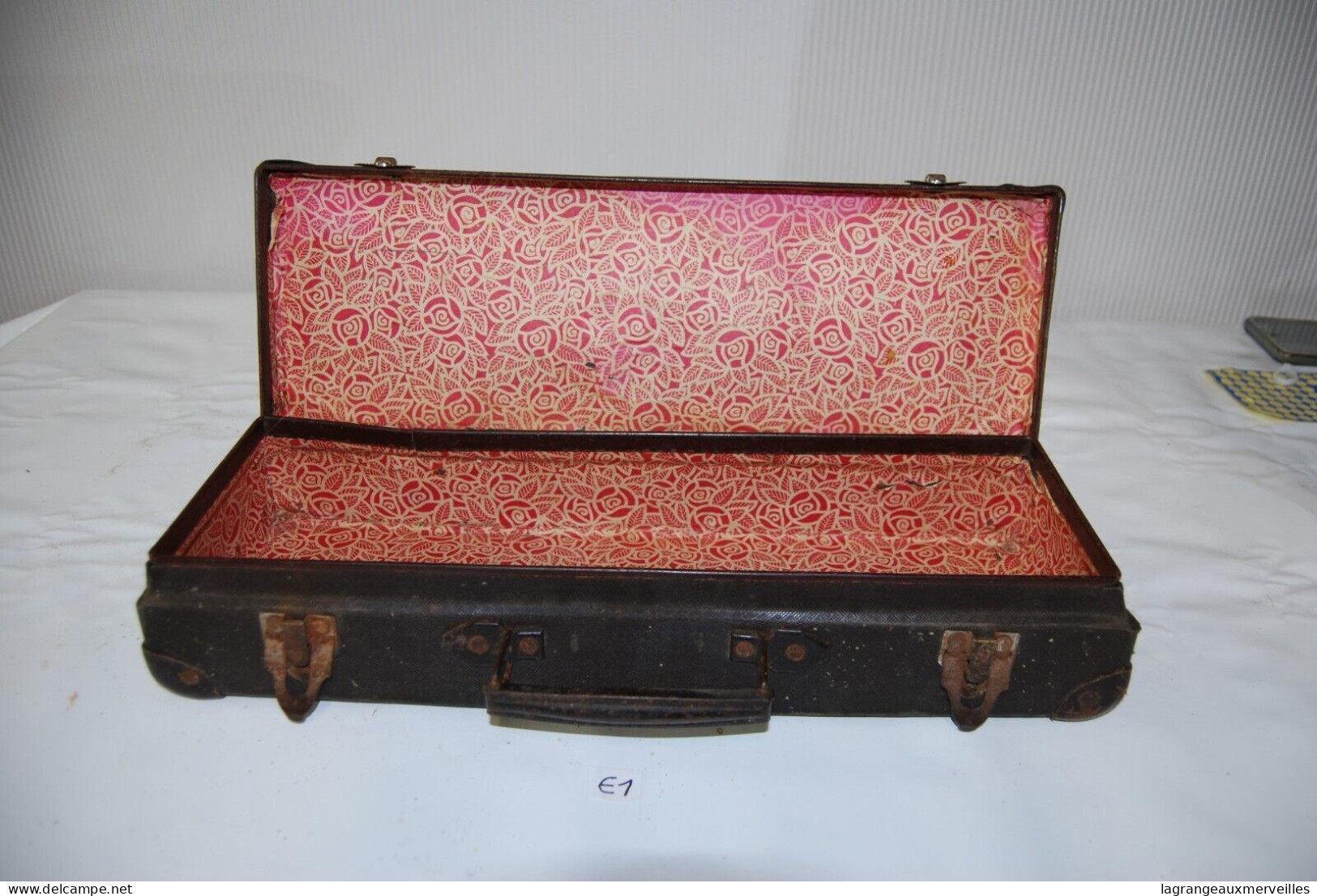 E1 Ancienne valise en carton - vintage