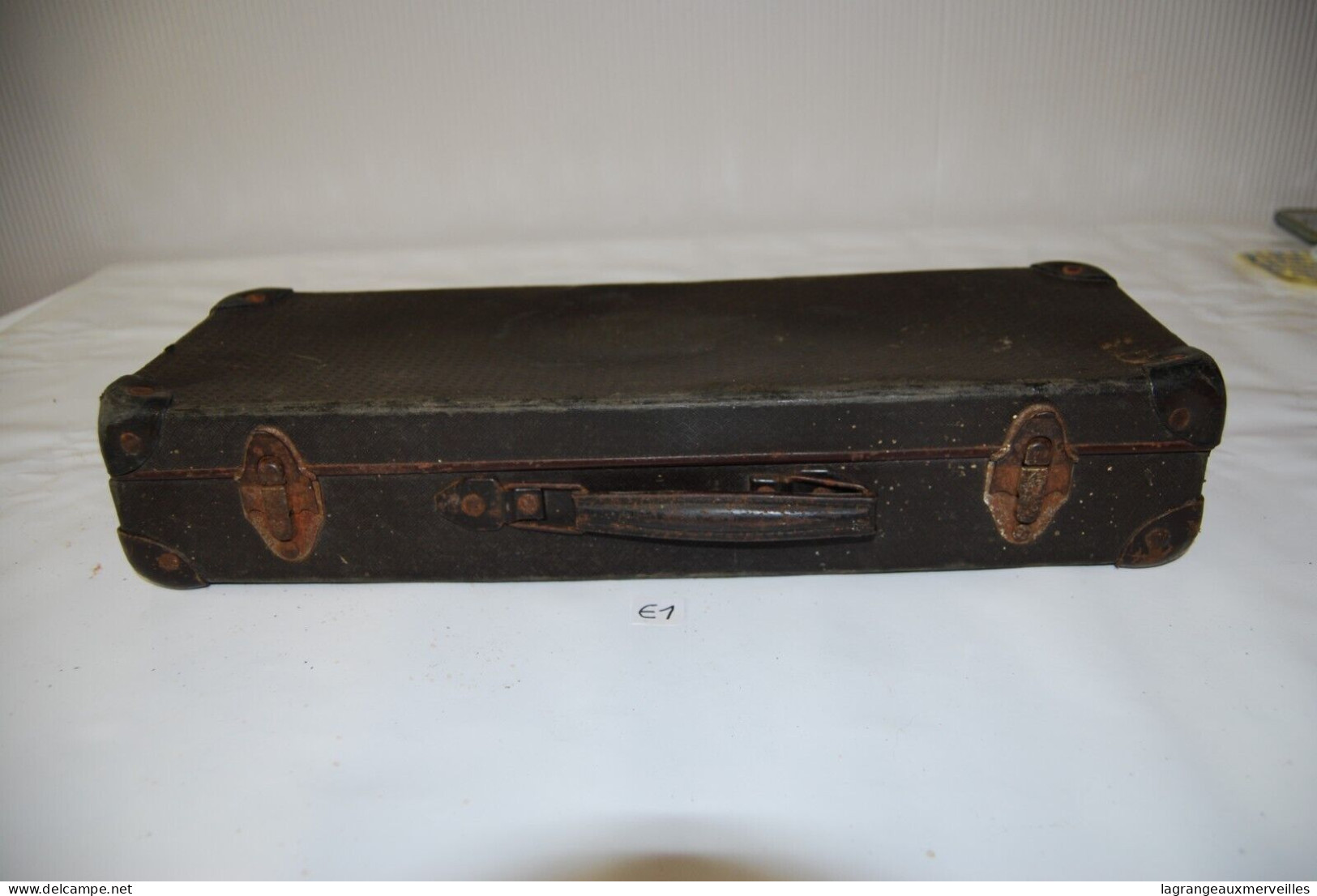 E1 Ancienne valise en carton - vintage