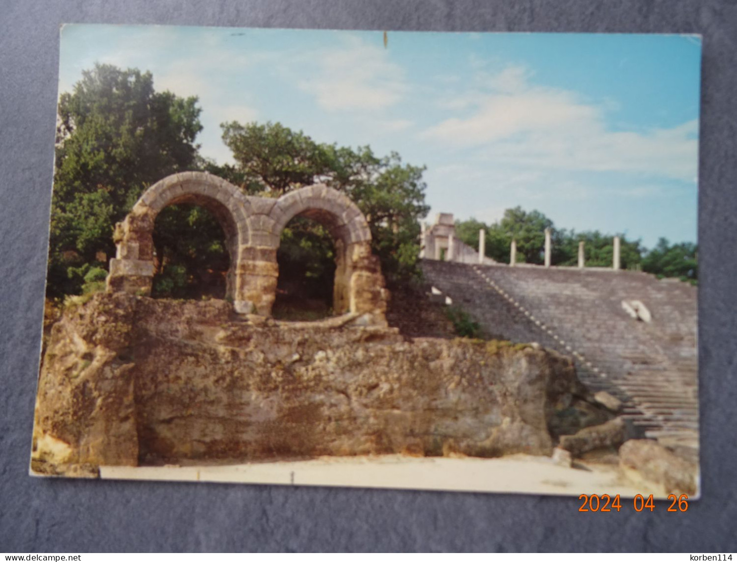 LE THEATRE  "  LES LUNETTES  " - Vaison La Romaine