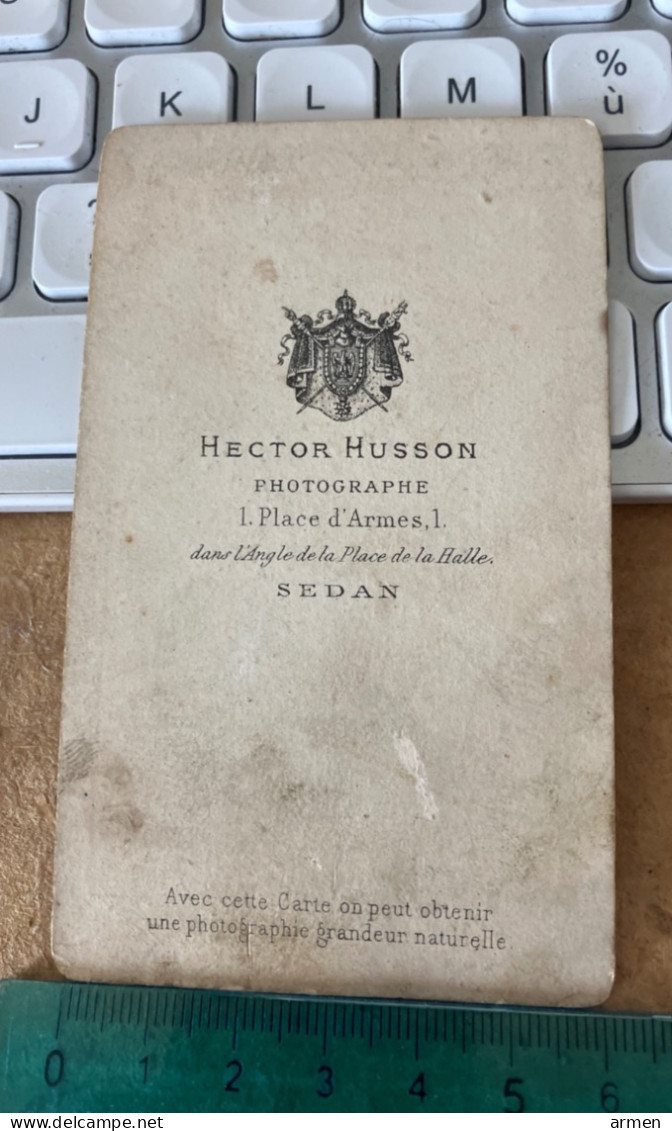 Réal Photo CDV Vers 1870 Un Couple élégant - Hector Husson  Sedan Ardennes 08 - Ancianas (antes De 1900)