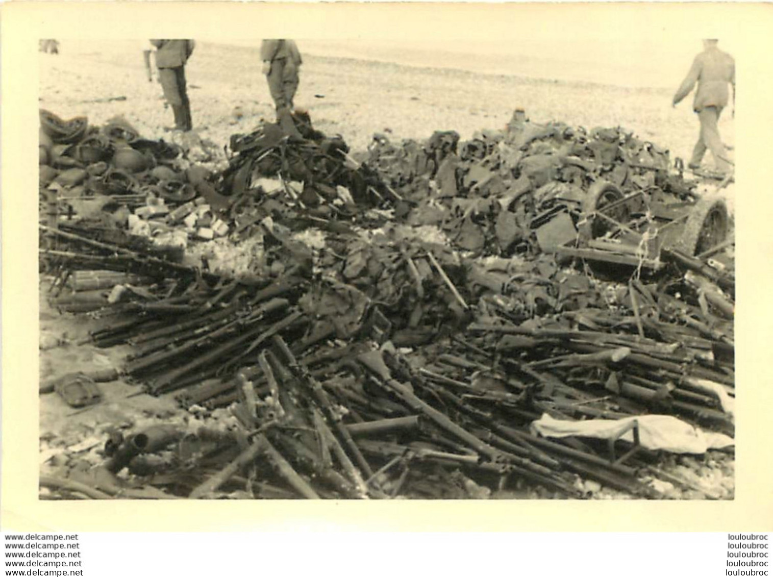 PHOTO ORIGINALE ALLEMANDE  RAID DE DIEPPE OPERATION JUBILEE 19/08/1942 PLAGE DE PUYS APRES LES COMBATS REF 2 - Guerra, Militares