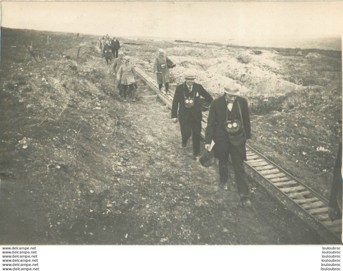 FRONT DE VERDUN MISSION AMERICAINE REVENANT DU FORT DE DOUAUMONT WW1 PHOTO ORIGINALE  18 X 13 CM - Krieg, Militär