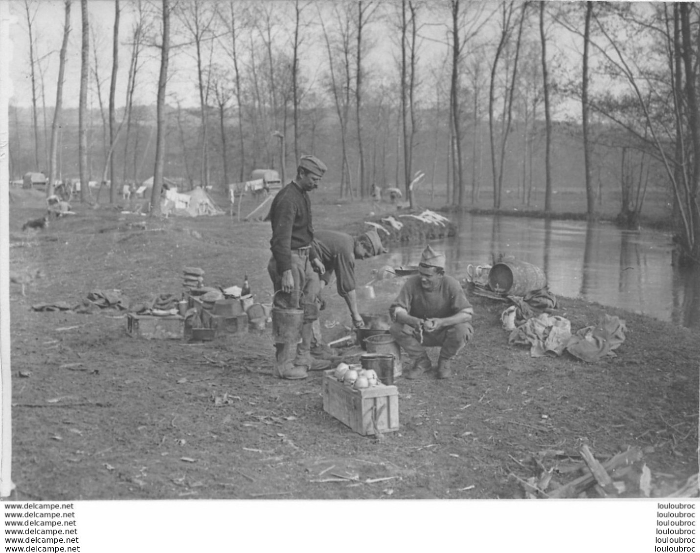 FRONT FRANCAIS DE PICARDIE UN CANTONNEMENT LES CUISINIERS  GUERRE WW1  PHOTO ORIGINALE 18X13CM - Krieg, Militär