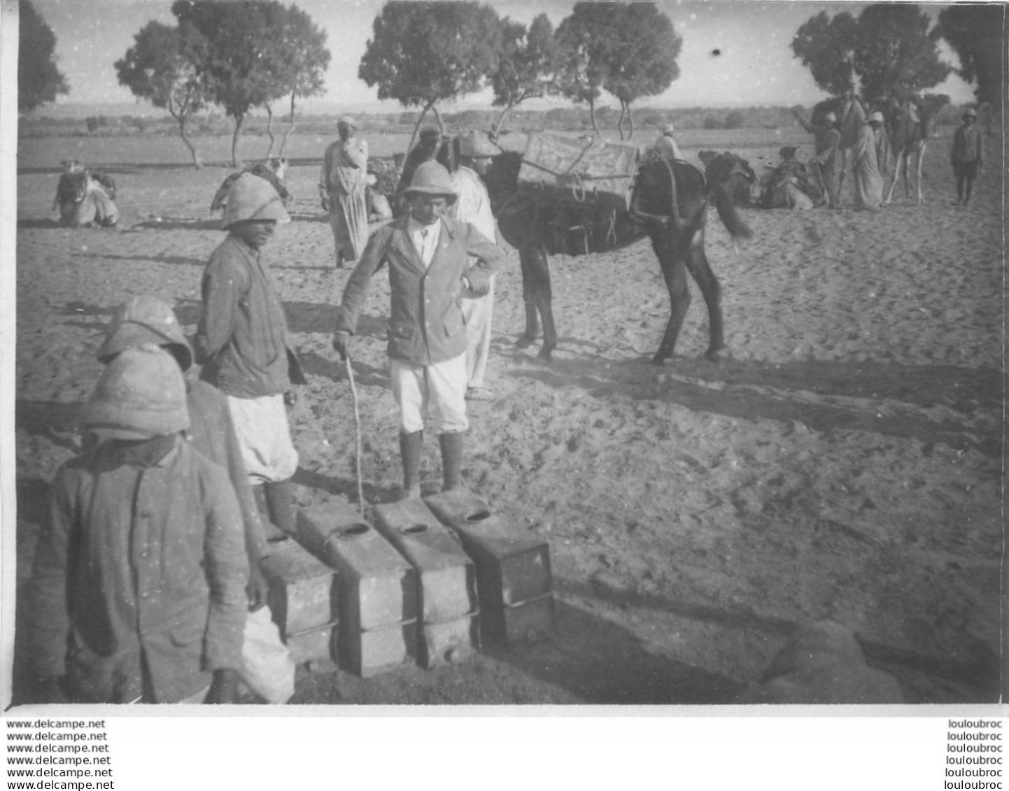 EN ARABIE CHARGEMENT D'EAU SUR DES MULETS GUERRE WW1  PHOTO ORIGINALE 18X13CM - Oorlog, Militair