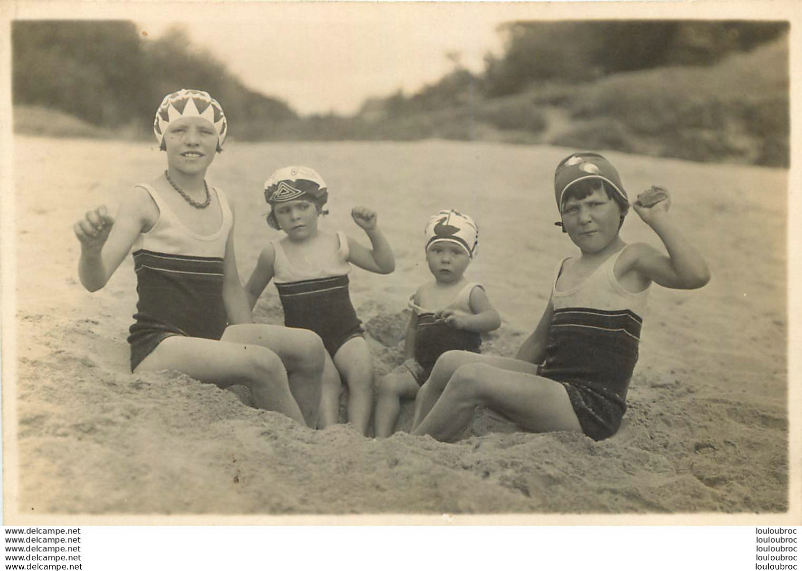 CARTE PHOTO FILLETTES EN MAILLOT DE BAIN - Autres & Non Classés