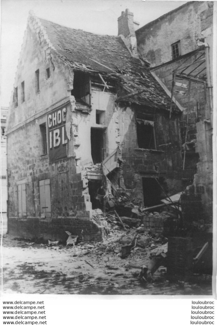 RUINES D'UNE MAISON OU L'ON DISTINGUE UN PANNEAU AVEC  LE MOT CLICHY PREMIERE GUERRE PHOTO ORIGINALE 18 X 13 CM - Oorlog, Militair