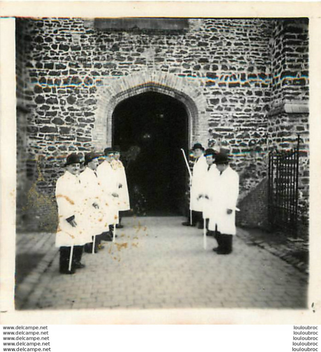 RENINGELST BELGIQUE GROUPE DE MAQUIGNONS  CEREMONIE SORTIE EGLISE PHOTO ORIGINALE 6 X 6 CM R13 - Plaatsen