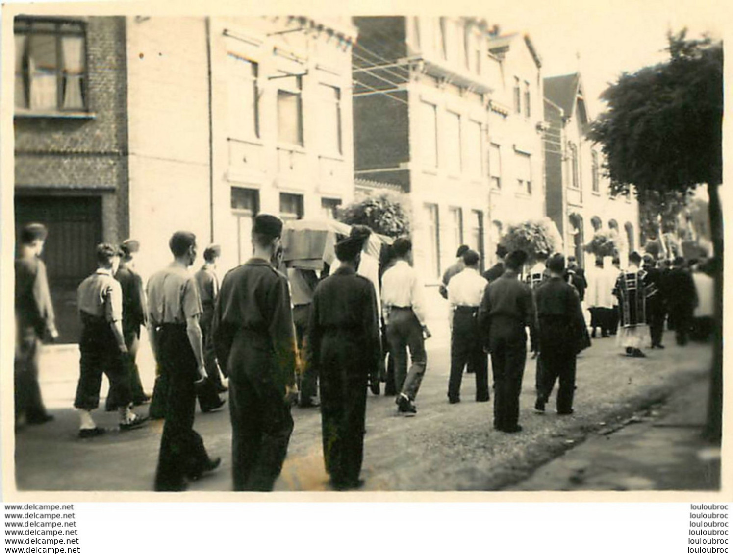 RARE PHOTO CANTELEU LAMBERSART CEREMONIE CIMETIERE SECTION MILITAIRE FORMAT 8 X 5.50 CM REF15 - Oorlog, Militair