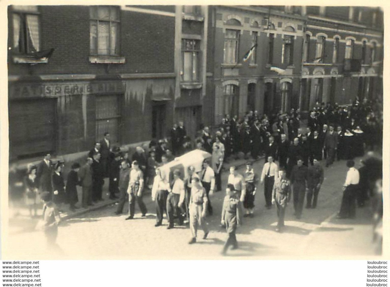 RARE PHOTO CANTELEU LAMBERSART CEREMONIE CIMETIERE SECTION MILITAIRE FORMAT 8 X 5.50 CM REF12 - Guerre, Militaire