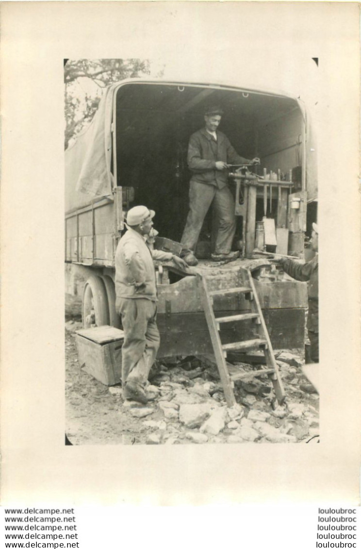 CAMION ET TRAVAUX   DURANT LA   PREMIERE GUERRE PHOTO ORIGINALE 18 X 13 CM - Guerre, Militaire