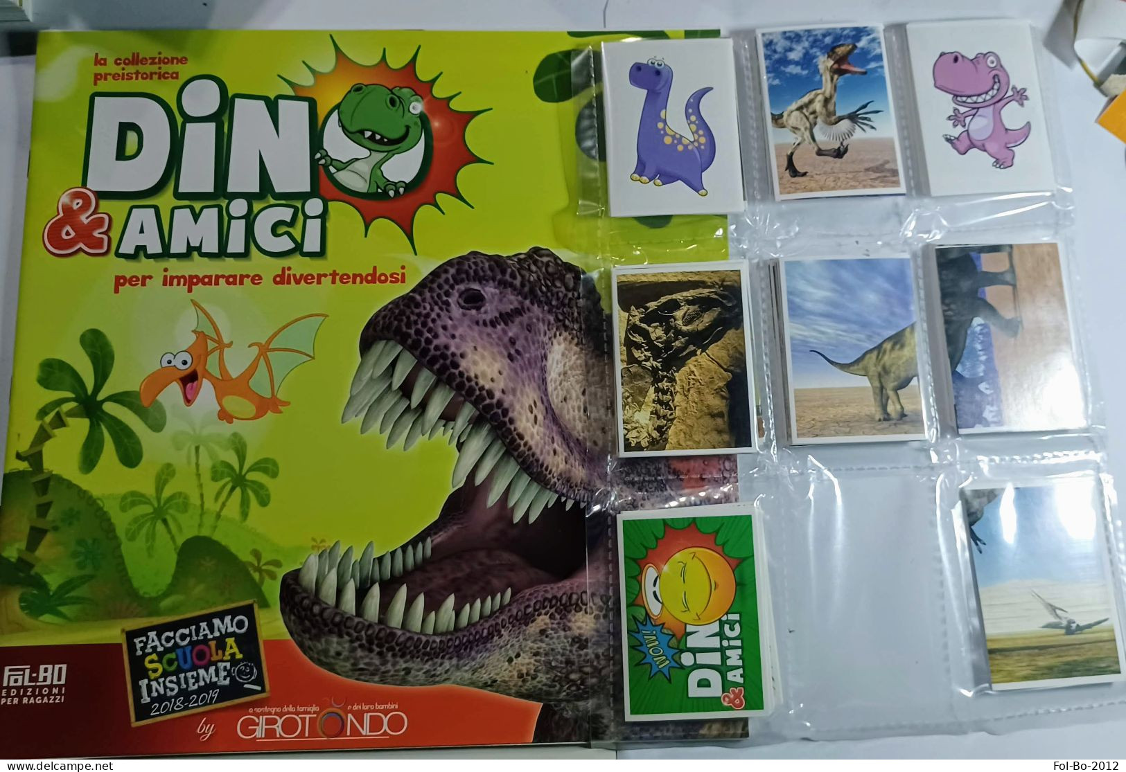 Dino E Amici Per Imparare.dinosauri.album+set Completo Figurine+ Set Lettere.FOL.BO.2018 No Panini - Edizione Italiana