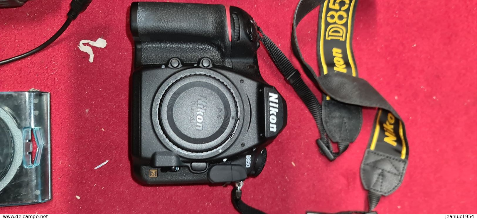 NIKON COMME NEUF D 850 PLUS OBJECTIF 28 X 70 PLUS FLASH PRO ETC PLUS UN BOITIER NU COLLECTOR - Fotoapparate