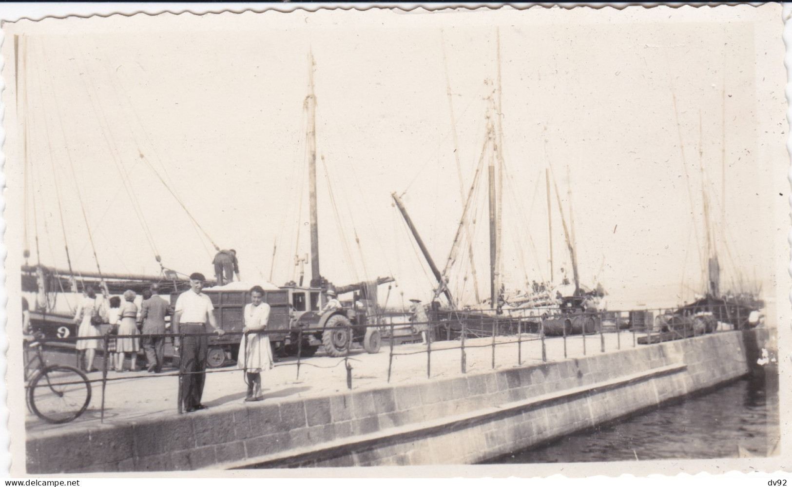 FINISTERE DOUARNENEZ VUE DU PORT ET BATEAUX CIRCA 1930 - Boats