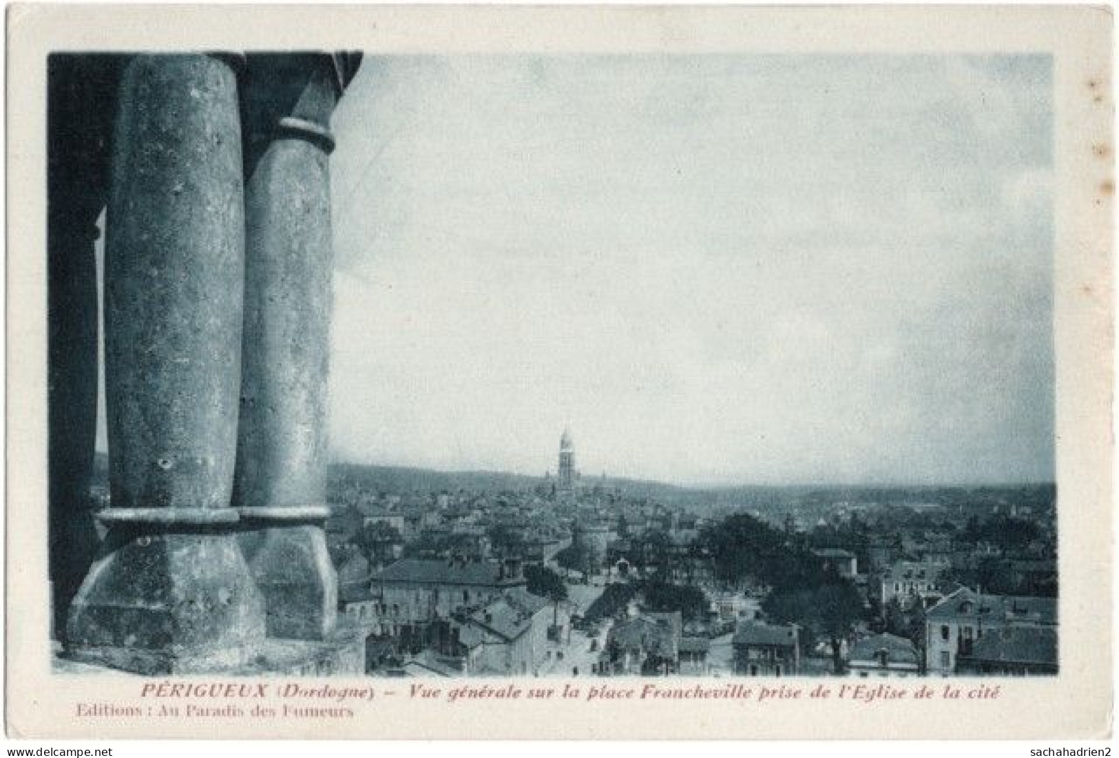 24. PERIGUEUX. Vue Générale Sur La Place Francheville Prise De L'Eglise De La Cité (2) - Périgueux