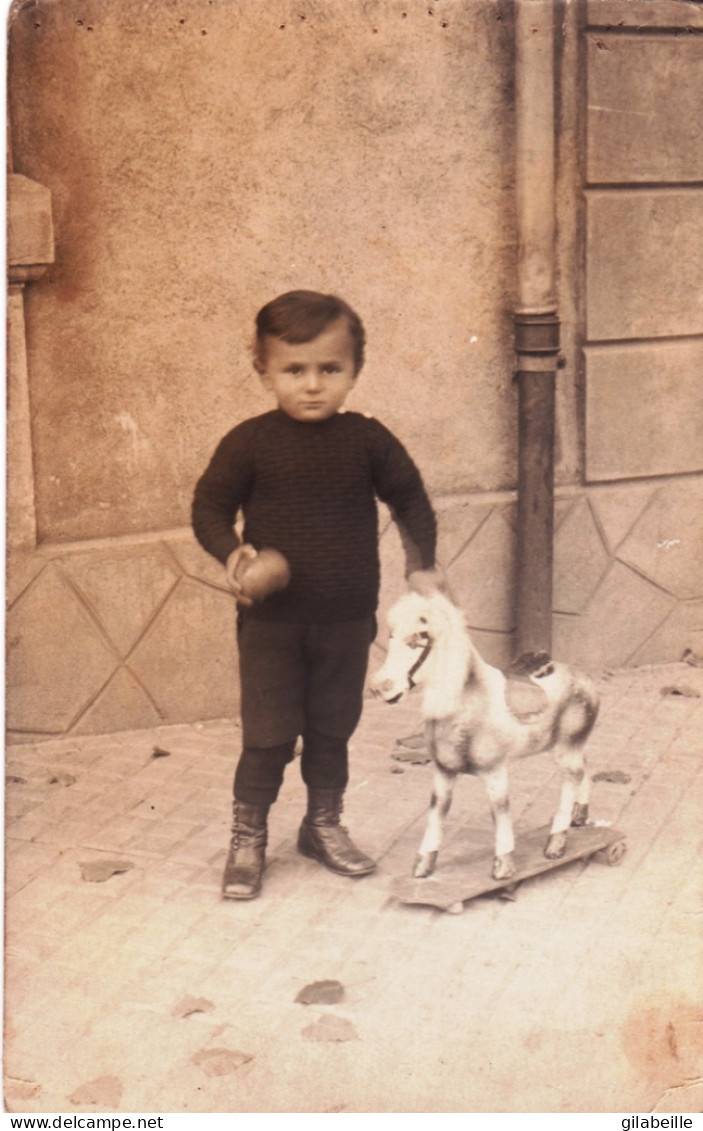 Carte Photo - Enfant Et Son Jouet - Cheval De Bois  - Other & Unclassified