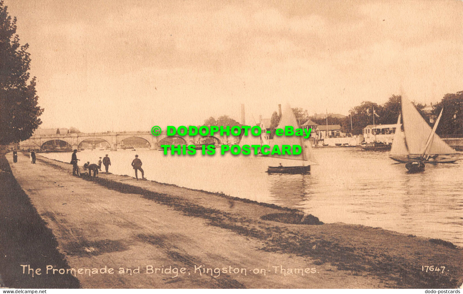 R549364 Kingston On Thames. The Promenade And Bridge. Boots The Chemists. The Pe - Wereld