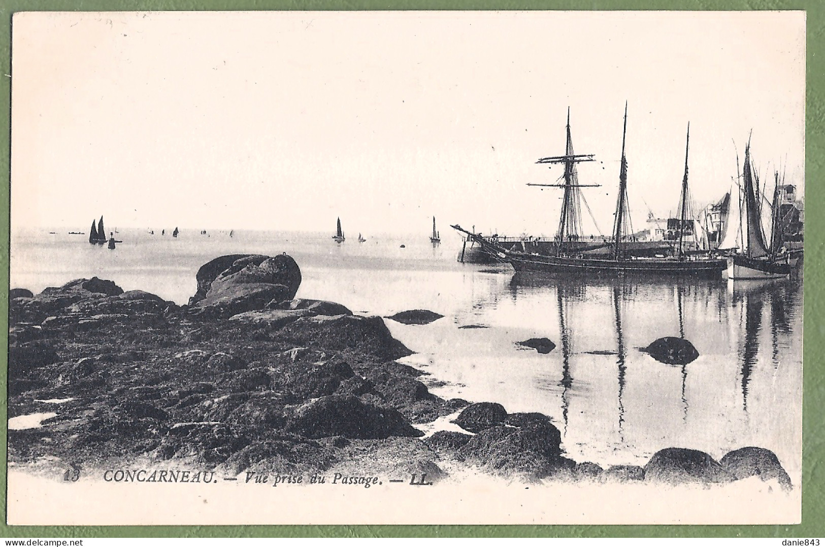 CPA - FINISTERE - CONCARNEAU - VUE PRISE DU PASSAGE -  Grands Voiliers De Pêches En Arrière Plan - Concarneau