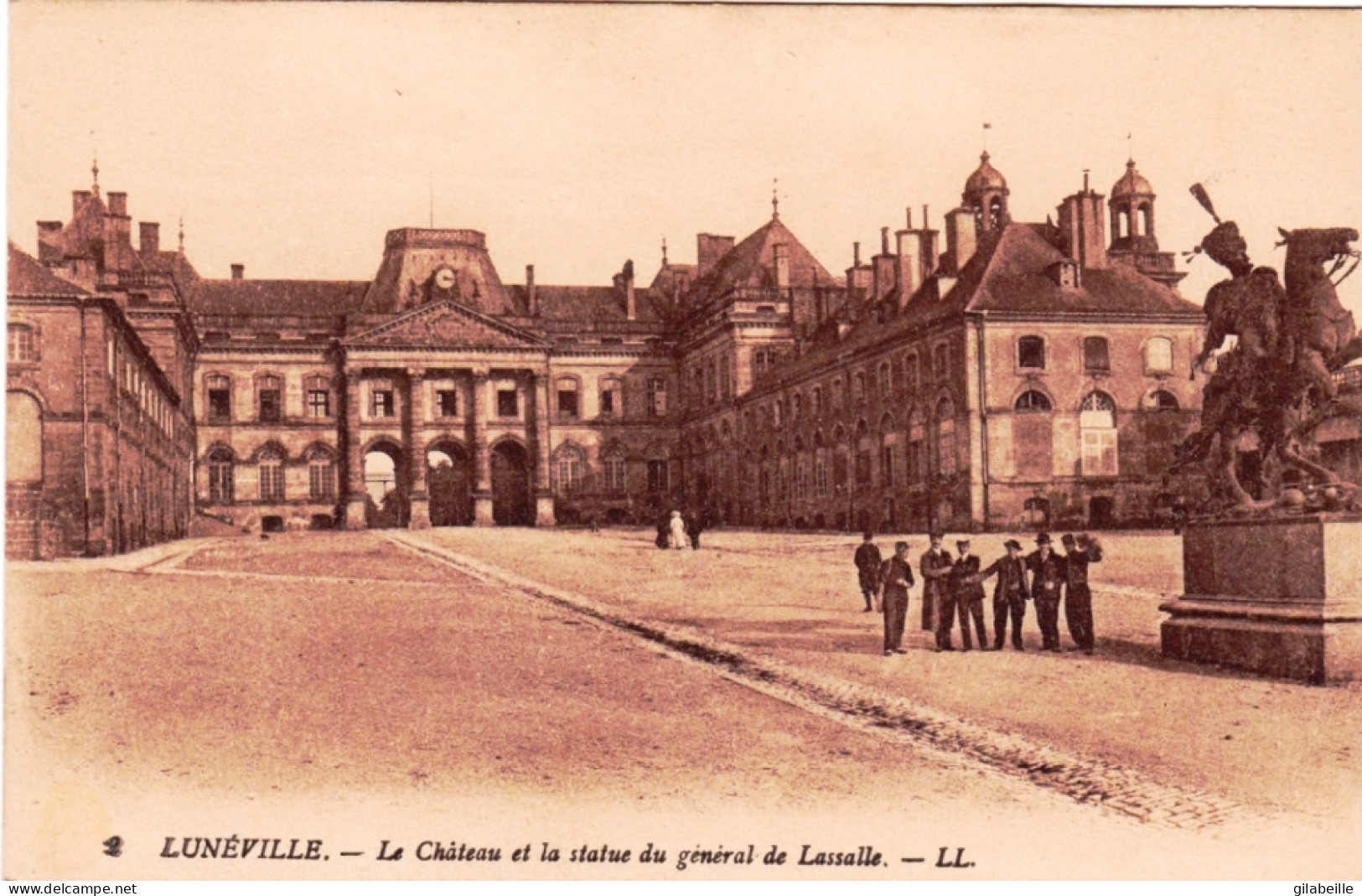 54 - LUNEVILLE - La Chateau Et La Statue Du General De Lassalle - Luneville