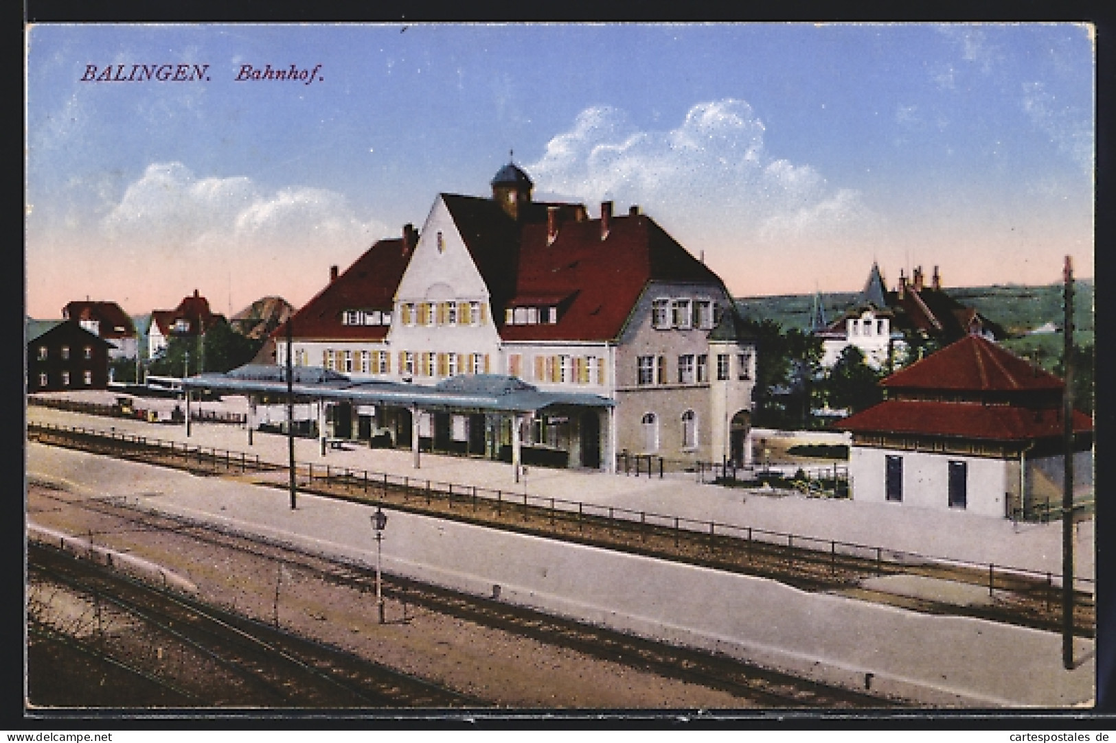 AK Balingen, Bahnhof Mit Bahnsteigen Und Ortsblick Aus Der Vogelschau  - Balingen