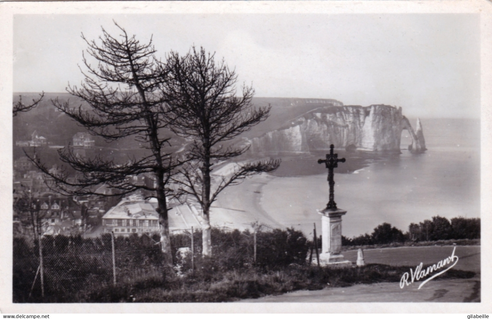 76 - ETRETAT - Le Calvaire Et La Porte D'aval - Etretat