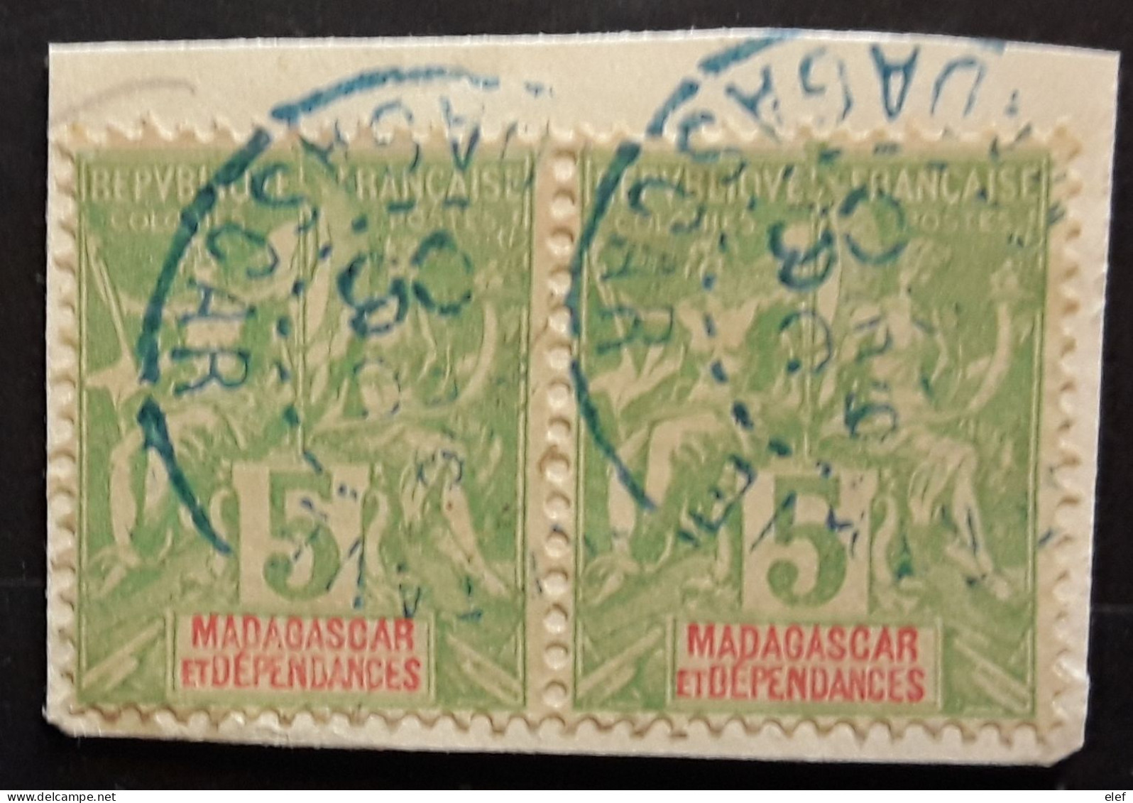 MADAGASCAR,  Type Groupe, PAIRE Yvert No 42 A, 5 C Vert Jaune Obl Cachet Bleu TAMATAVE , TB CENTRAGE,  Sur Fragment TTB - Usati